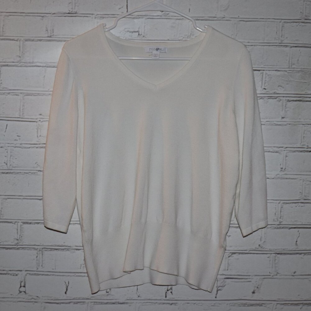 🤍 Roz & Ali Petite 3/4 sleeve Sweater with Gold Stud‑Detail Sleeves · Petite L